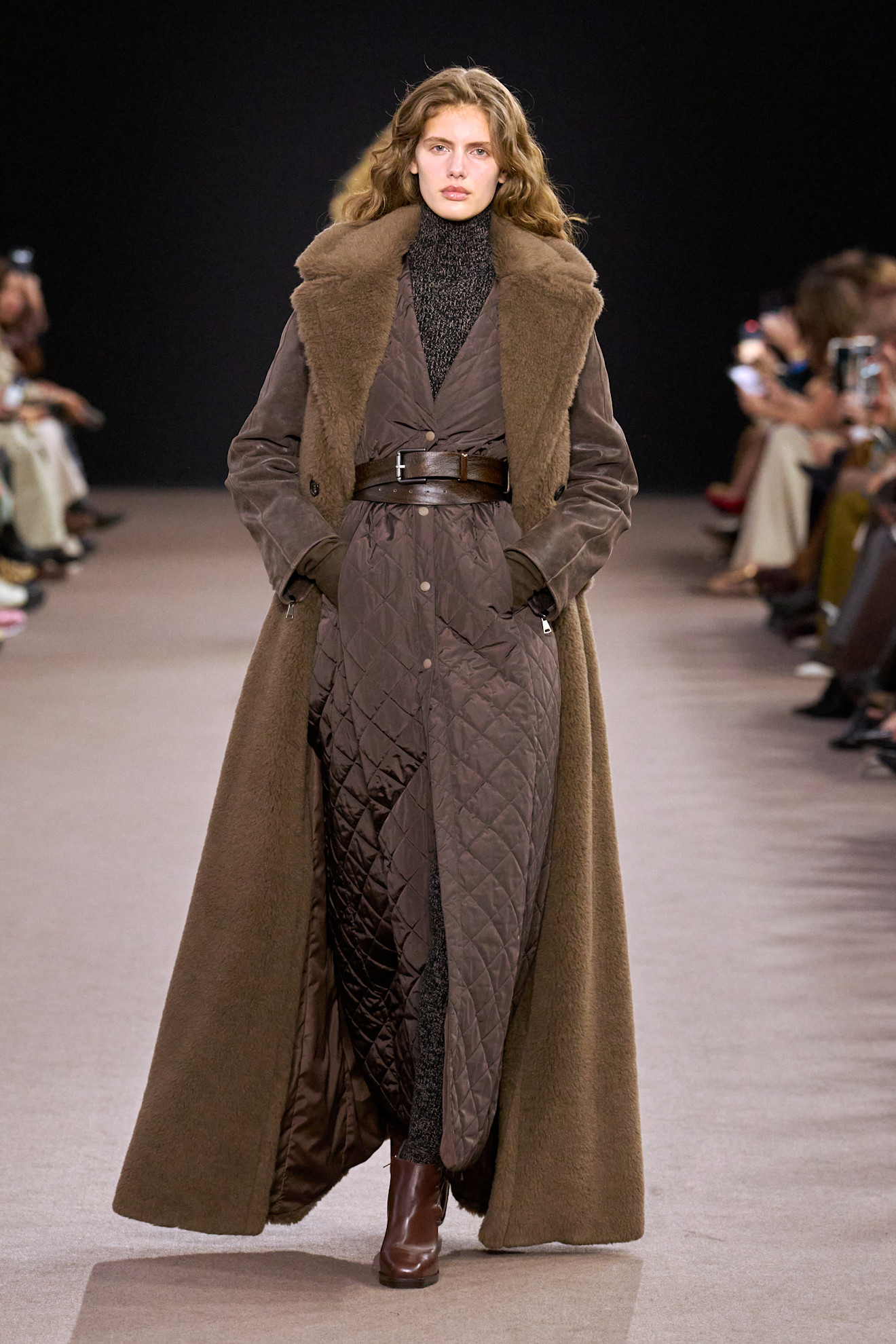 جيليه طويلة صوف من Max Mara