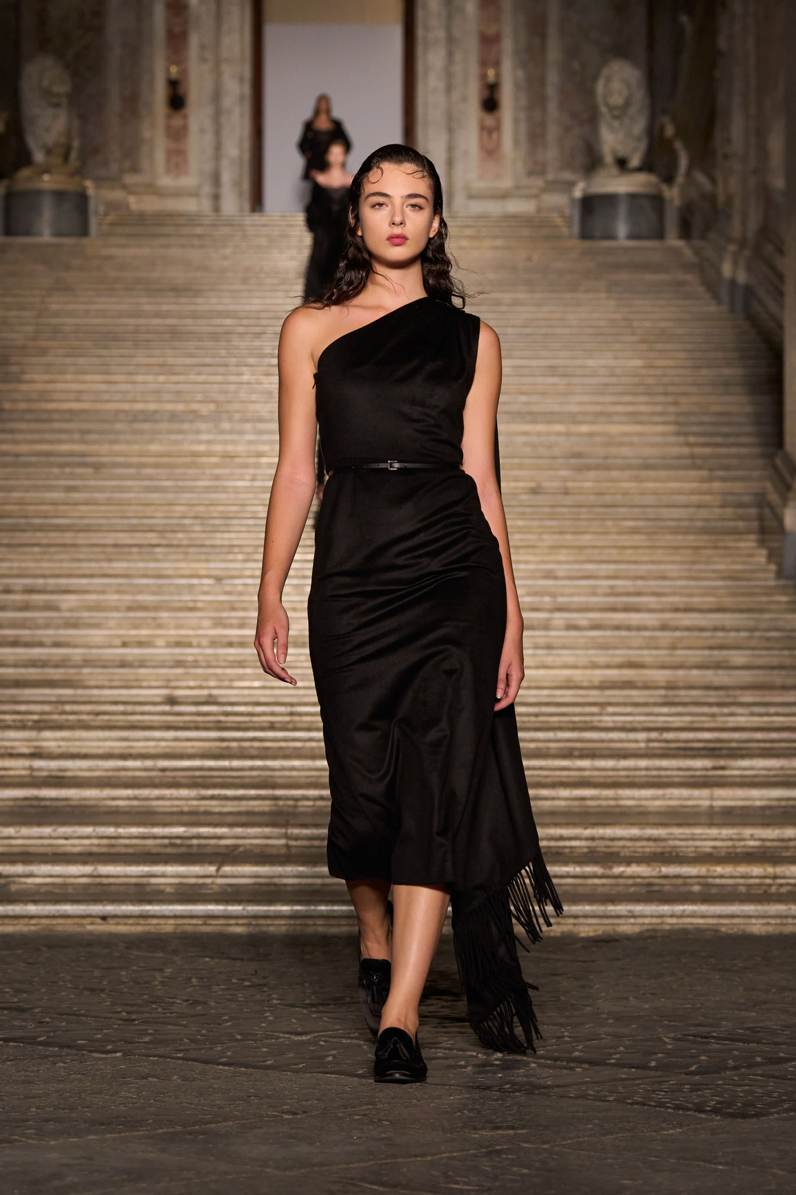 Max Mara الإيطالية تطلق تشكيلتها الجديدة لأزياء العطلات والرحلات 2026