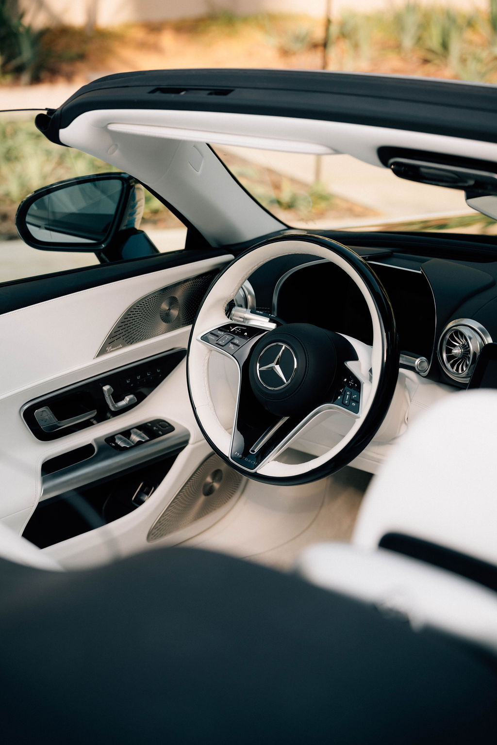 مرسيدس-مايباخ SL 680 Monogram Series تعيد تعريف مفهوم الفخامة المفتوحة