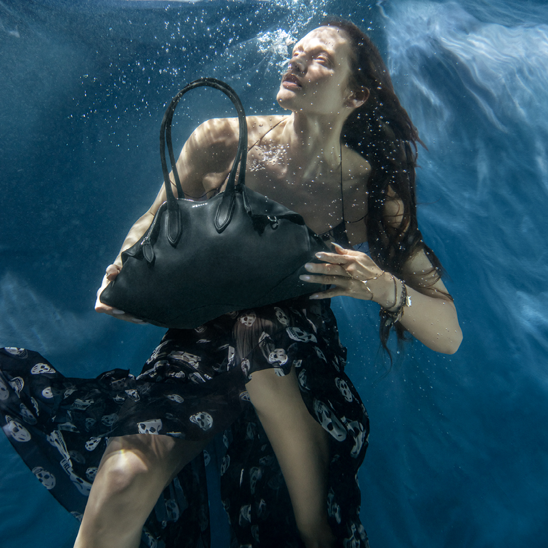 حقيبة "دي مانتا" ‏De Manta ظهرت لأول مرة في مجموعة ربيع وصيف 2010 ‏