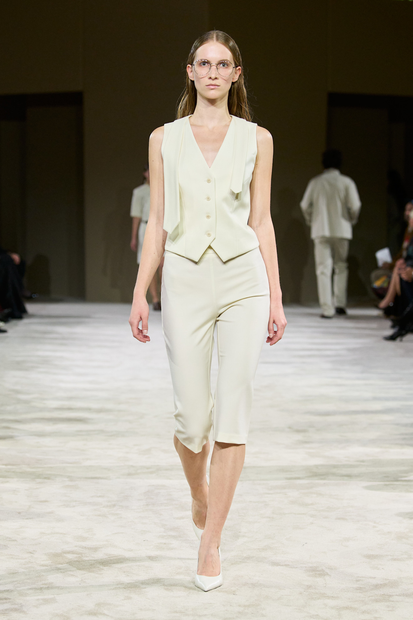 Medeea تنسيق كلاسيكي لبنطلون الكابري من