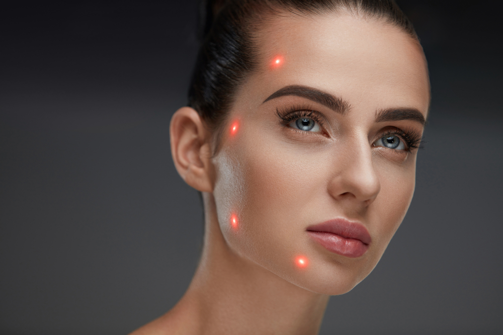 Medical Skincare  فهو مفهوم أكثر تخصصاً، إذ يتم اختيار الروتين وفق احتياجات الجلد