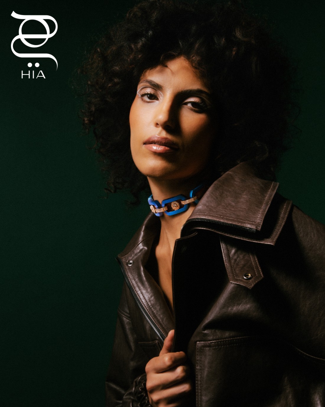 عقد SO MOVE MAX من التيتانيوم المؤكسد باللون الأزرق ونحو 7.20 قيراط من الماس من مجموعة المجوهرات الراقية TERRES D’INSTINCT من "ميسيكا" MESSIKA