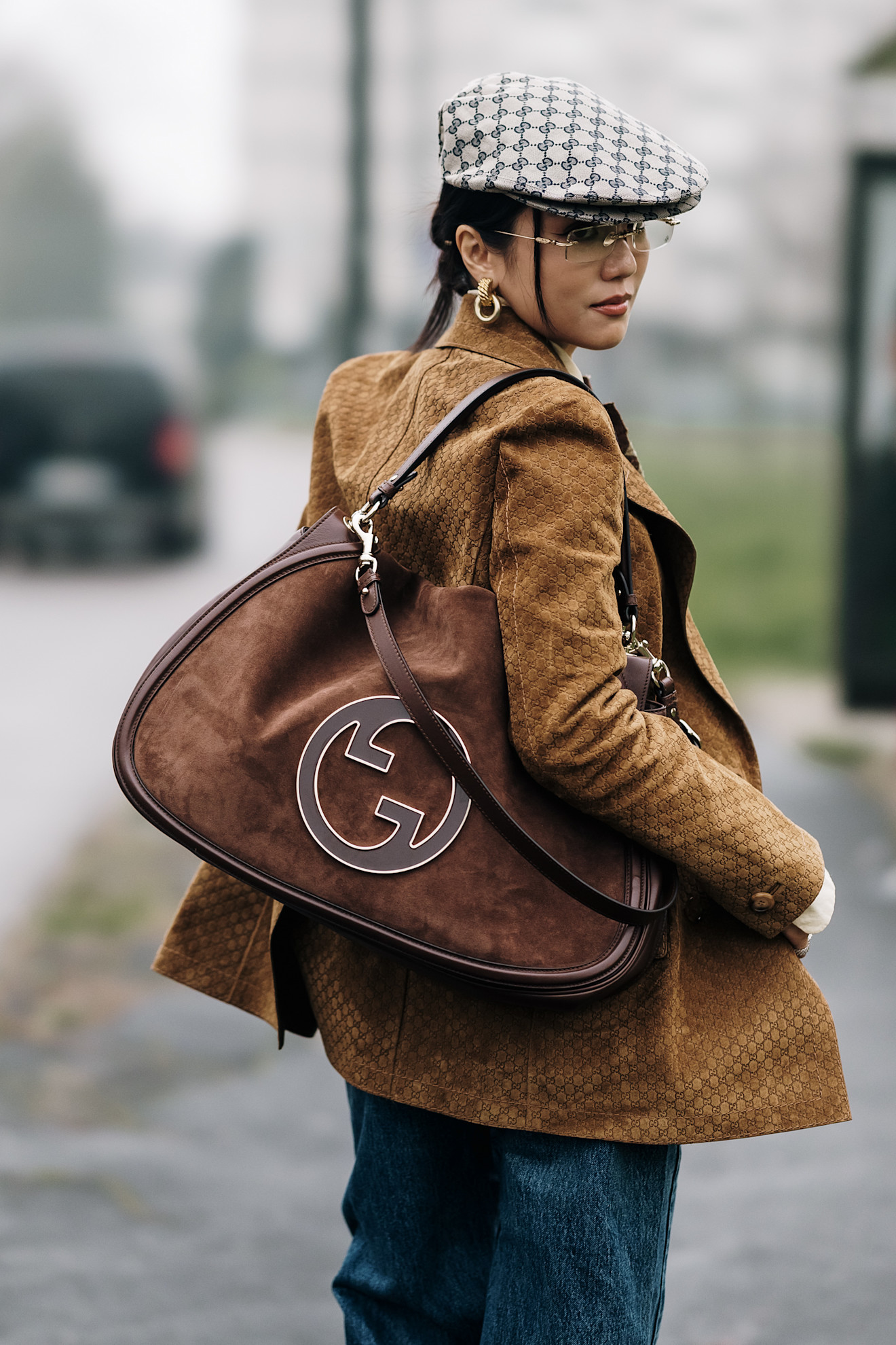 الجاكيت البني 