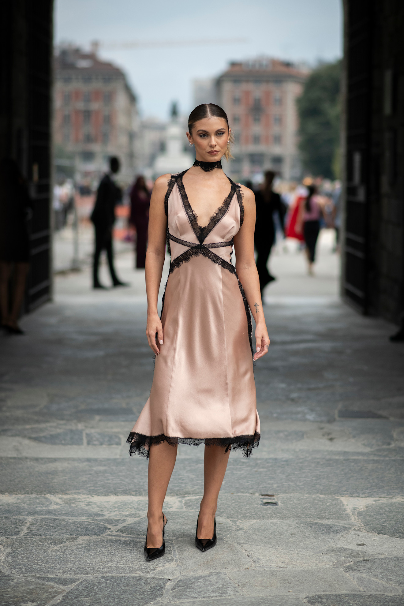 نسقي الـ slip dress للمناسبات المسائية 
