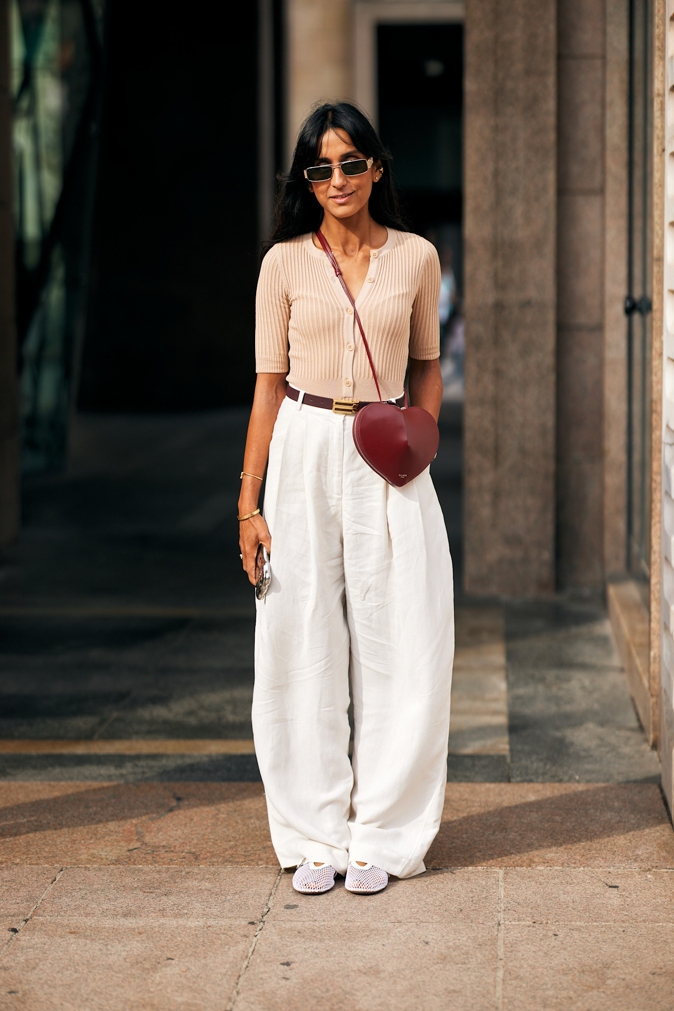 السروال بالخصر العالي بإطلالة من Street style