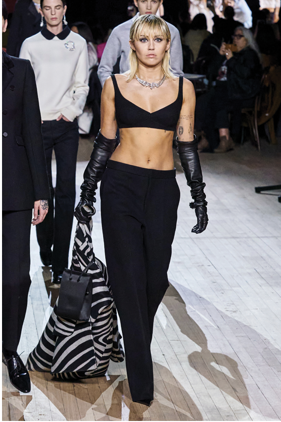 "مايلي سايروس" في عرض خريف وشتاء 2020 من "مارك جيكوبز"Marc Jacobs
