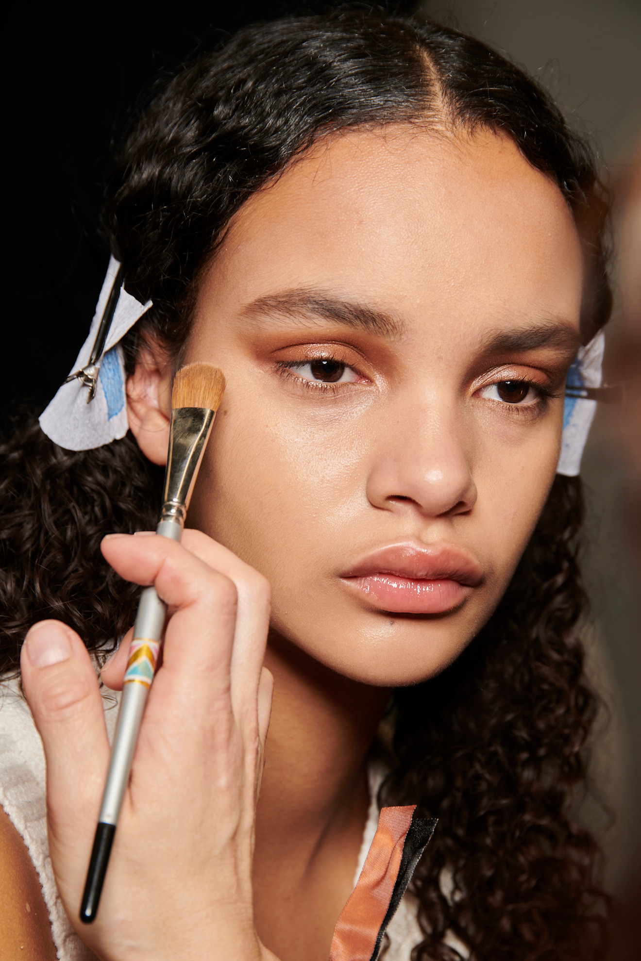 العيون: Brown Smoky / Soft Chocolate