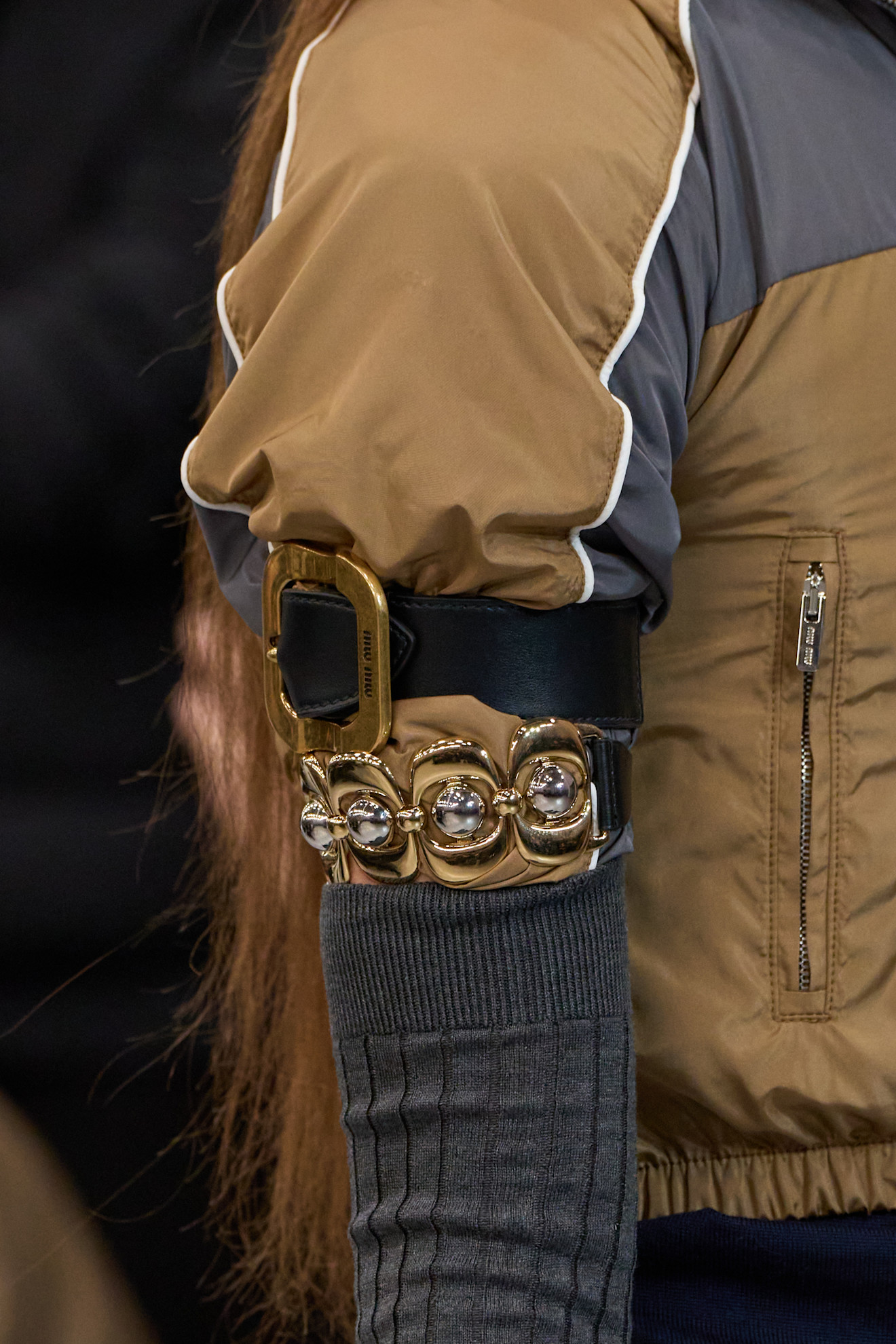 Miu Miu أغرب تصاميم أكسسوارات الذراع من