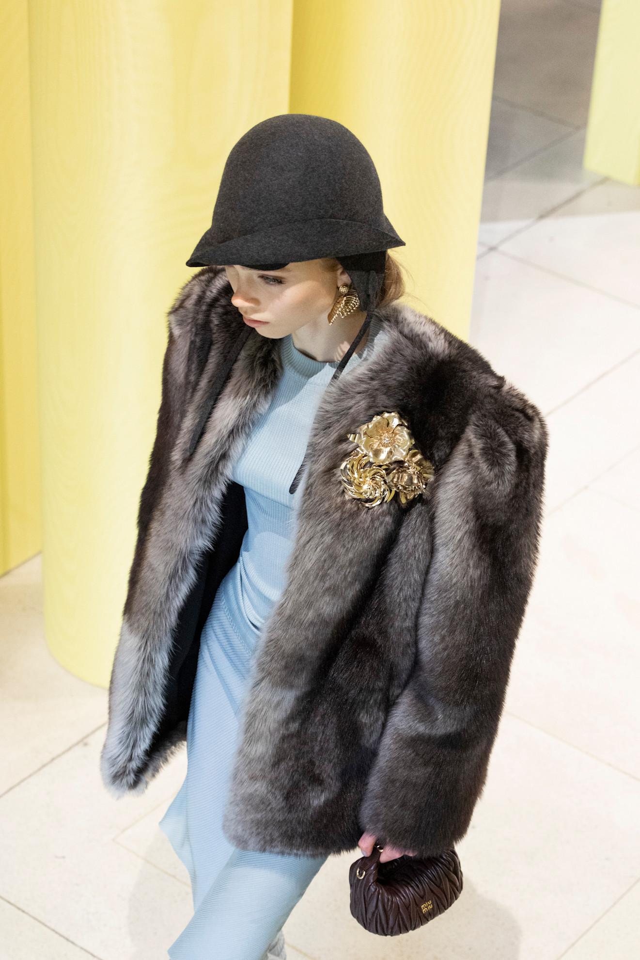 Miu Miu حقائب تتميز بقماش جلدي من