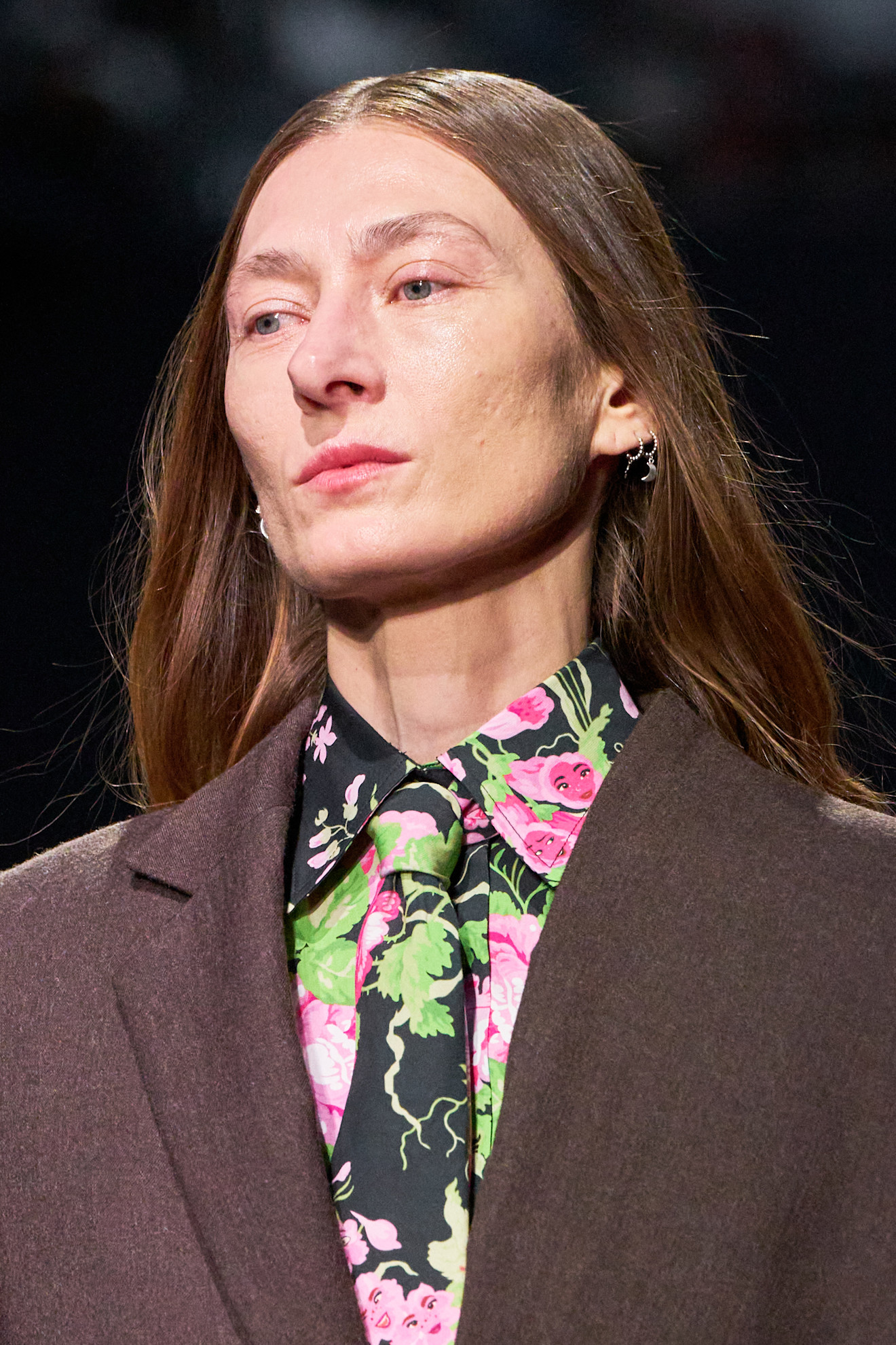 ربطة عنق بنقشات الورود منMoschino