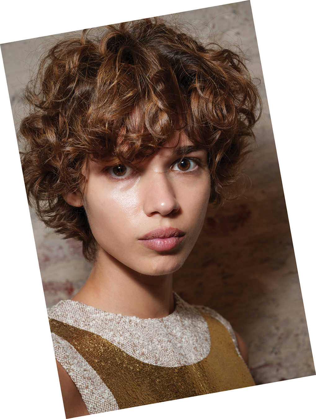 عارضة دار Moschino