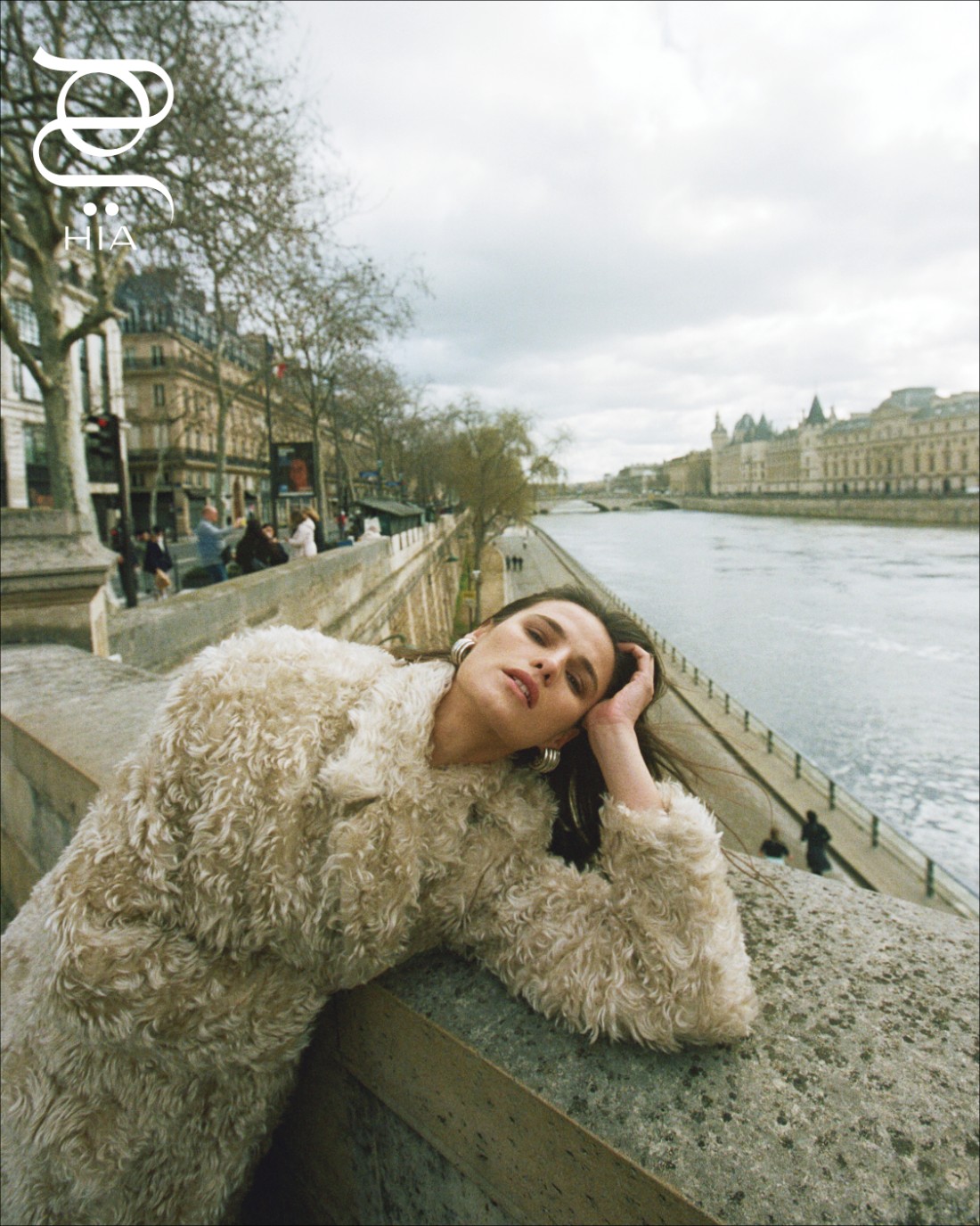 معطف فرو وإكسسوارات من "سيلين" ‏CELINE