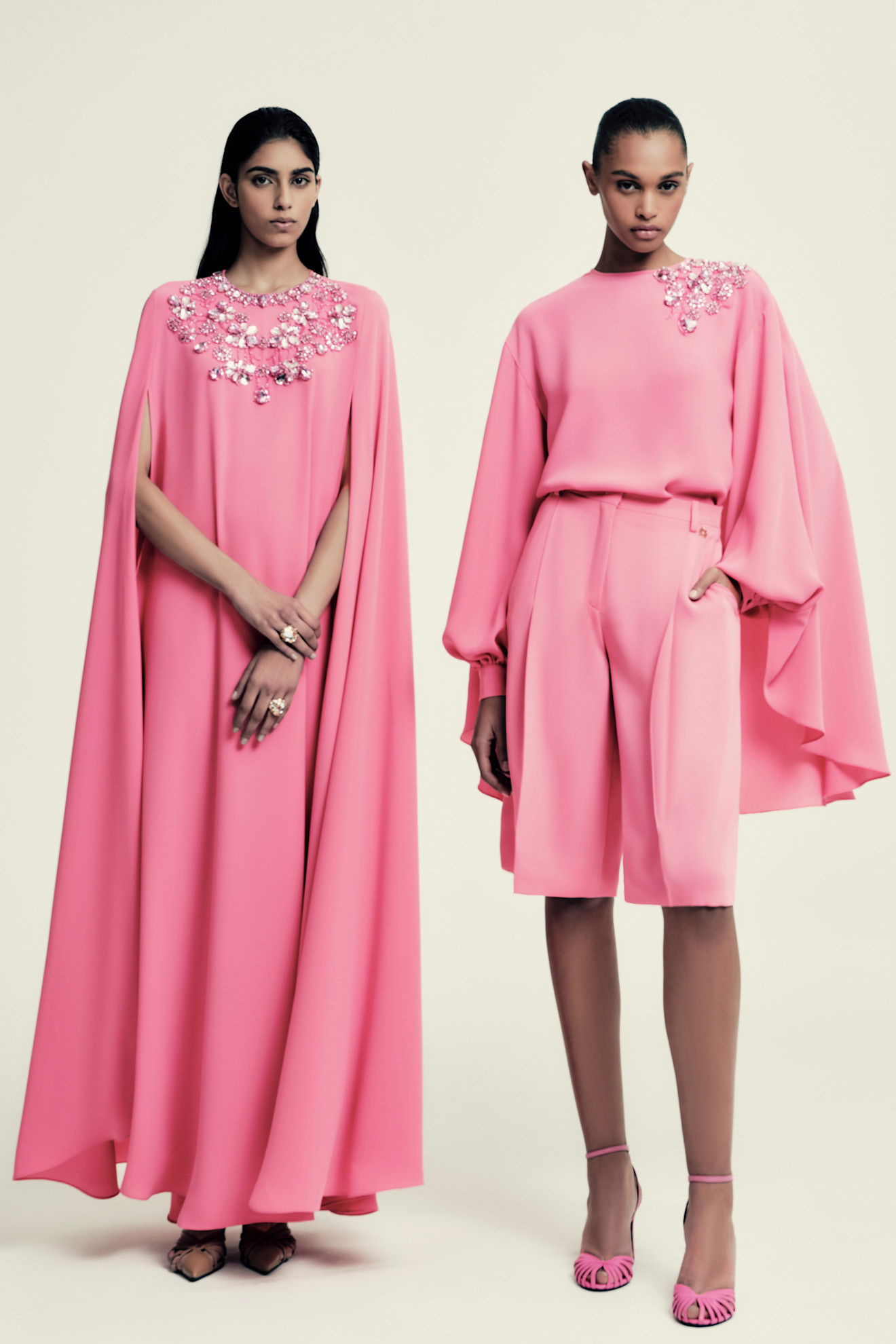 فستان بأسلوب القفطان الزهري من Zuhair Murad من مجموعة الأزياء الجاهزة لربيع وصيف 2026