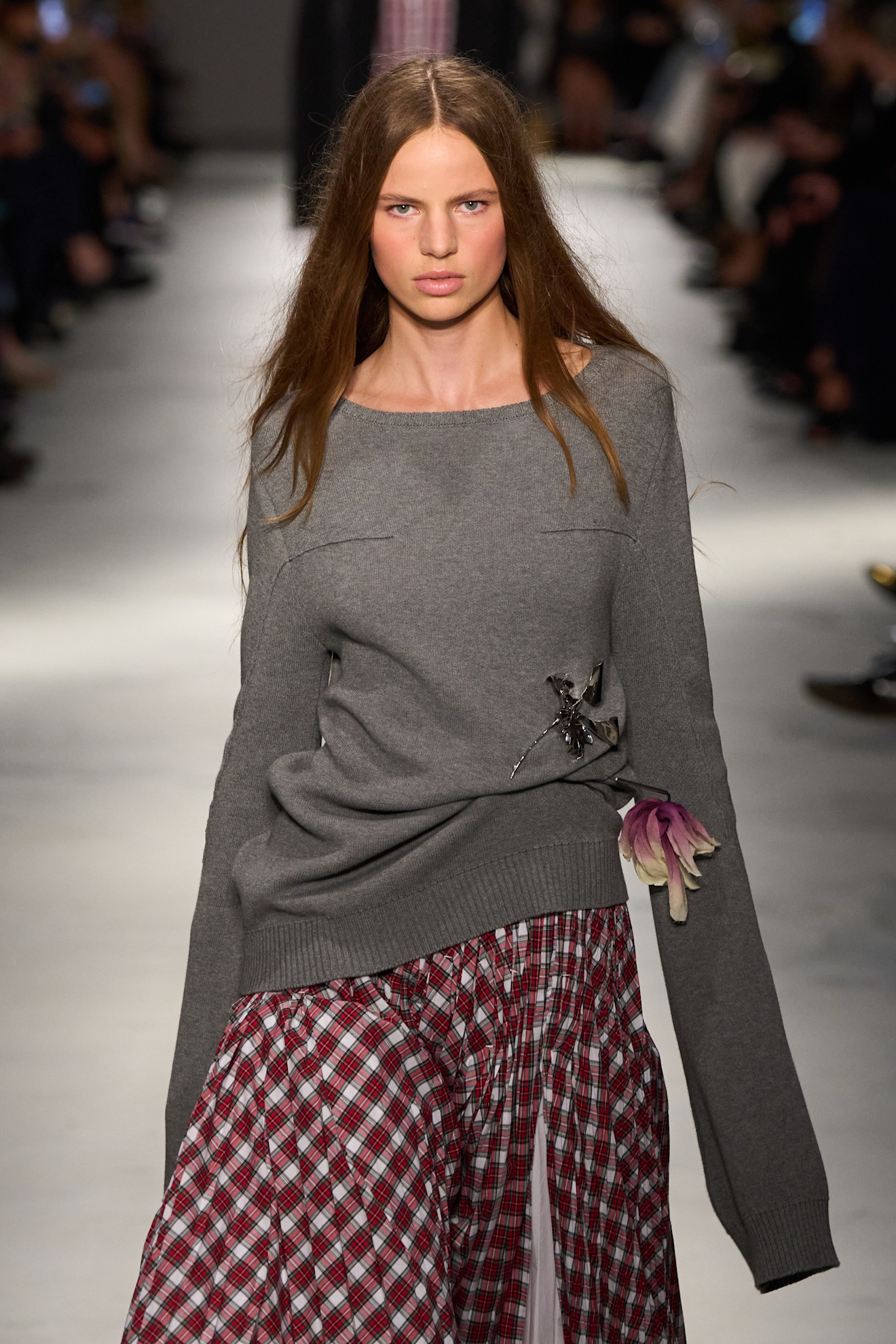 زيّني الكنزة بالبروش على طريقة N°21