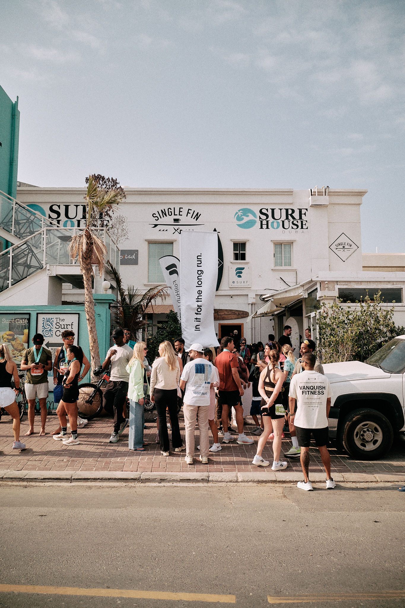 نيو بالانس ونادي جميرا جونز للجري يحتفيان بأبطال المجتمع المحلي