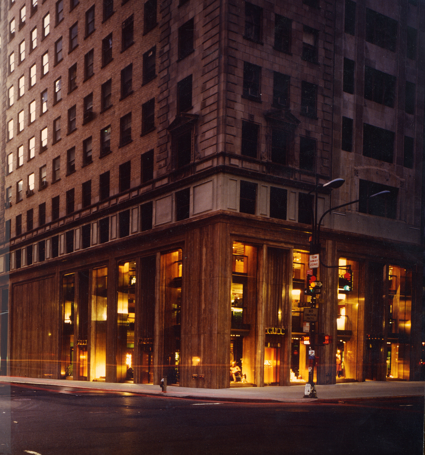 مجموعة كروز 2027 هي أول مجموعة Cruise Collection تحت الإدارة الإبداعية للمصمم "ديمنا"