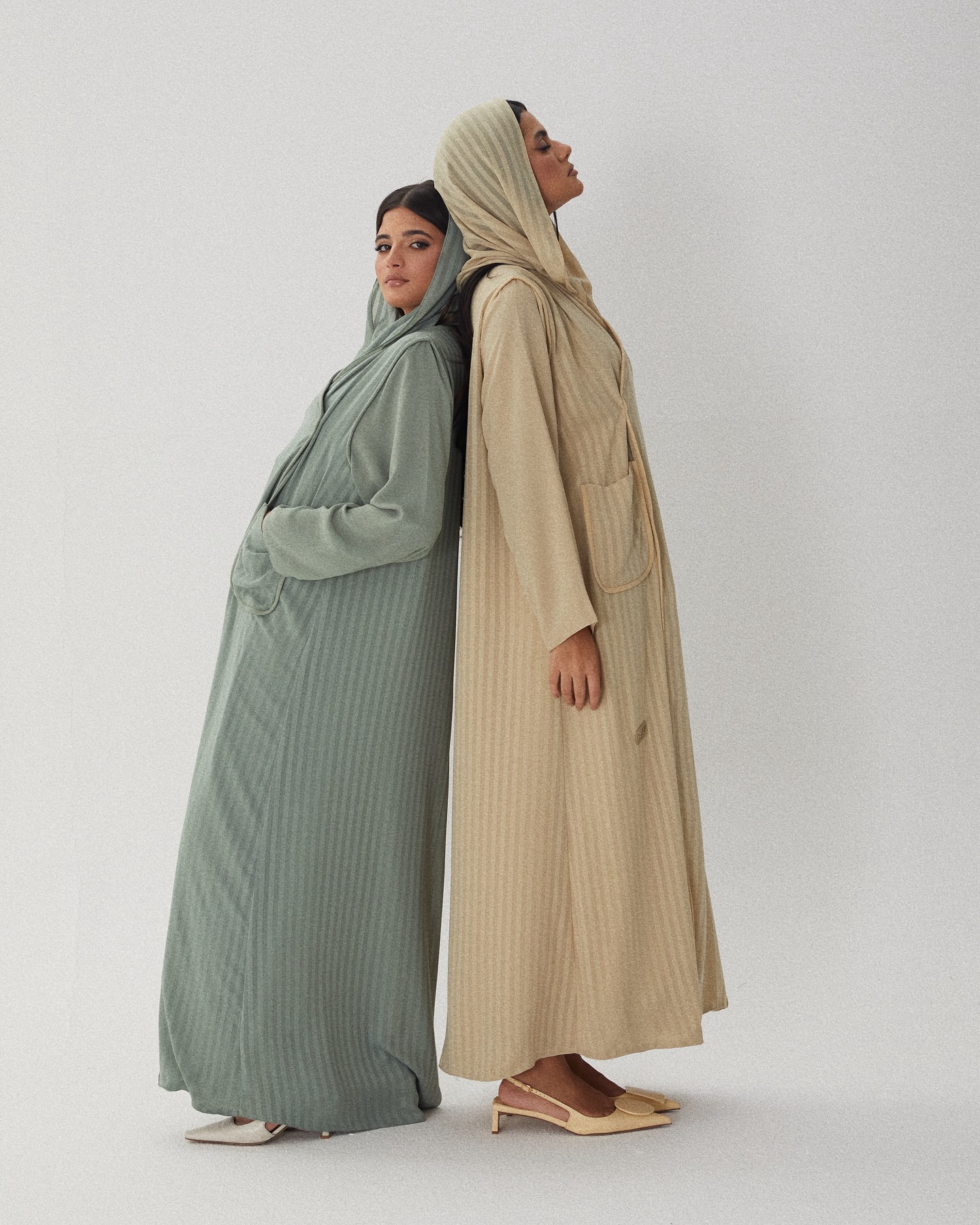 Nafs Designsالعباءة الفستان من