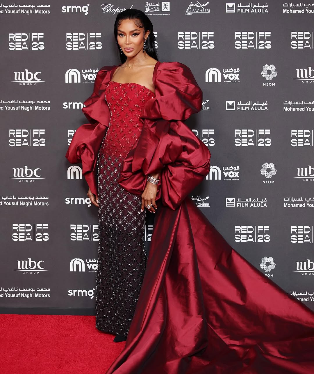 Naomi Campbell بإطلالة من تصميم Rizman Ruzaini، وتنسيق Ugo Mozie، ومجوهرات من XOIA وJIMAR، خلال مهرجان البحر الأحمر السينمائي الدولي 2023