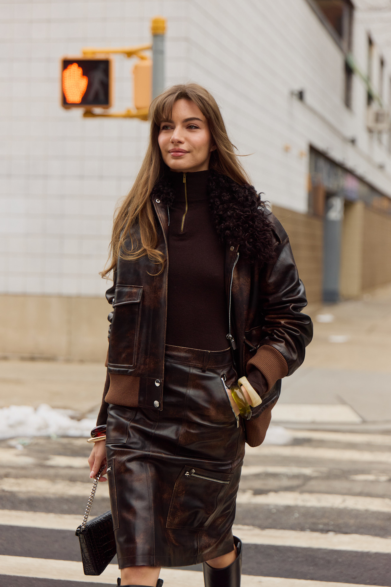 الجاكيتات الـBomber البنية