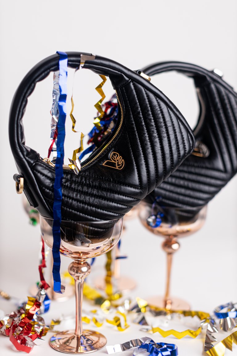 فيغانولوجي تقدّم اثنين من أبرز أكسسوارات موسم نهاية العام: حقيبتي نوفا وجِمّا