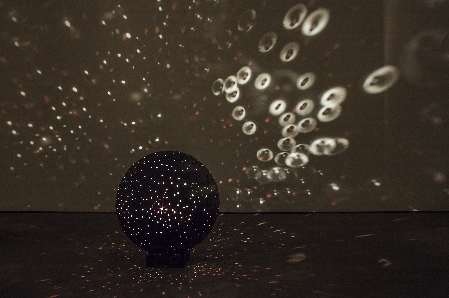 Installation view of Light Ballet by Otto Piene in Sprüth Magers in Berlin in 2017. © Otto Piene Estate / VG Bild-Kunst, Bonn 2025. Courtesy of Sprüth Magers. Photograoh by Timo Ohler.