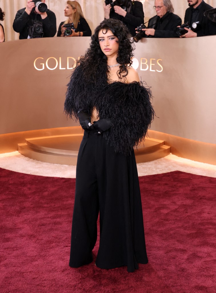 اختارت "أوديسا أزيون" Odessa A’Zion إطلالة "فينتاج" من دولتشي أند غابانا 