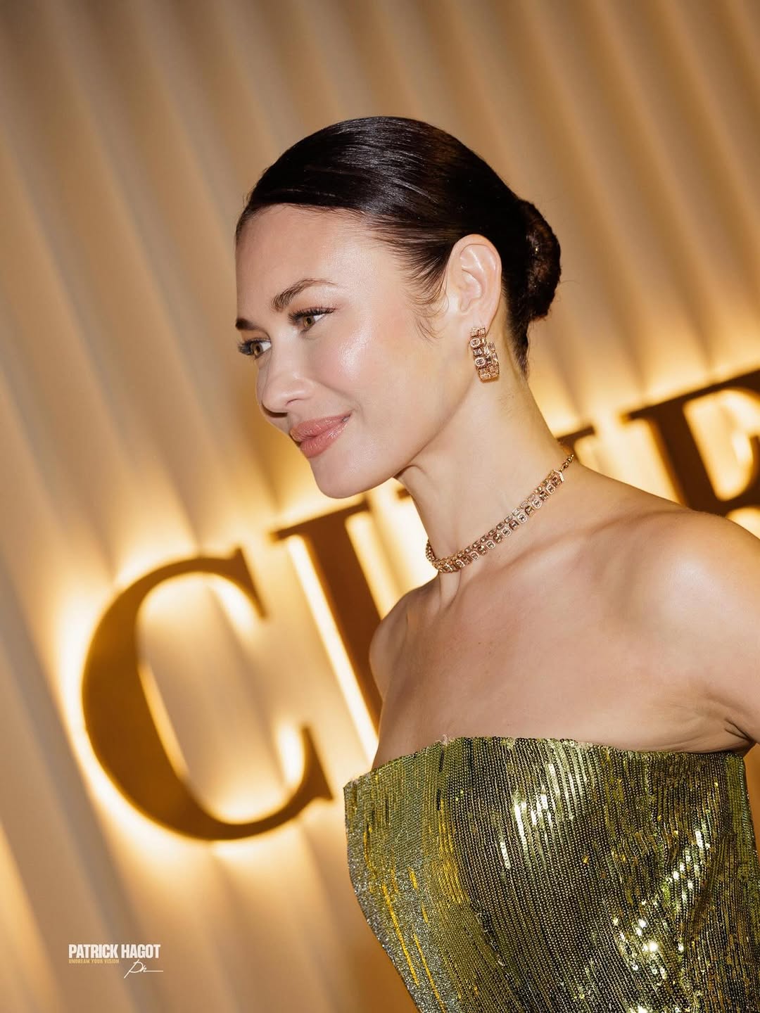 أولغا كوريلنكو (Olga Kurylenko) بالبساطة الأنيقة والمكياج النظيف