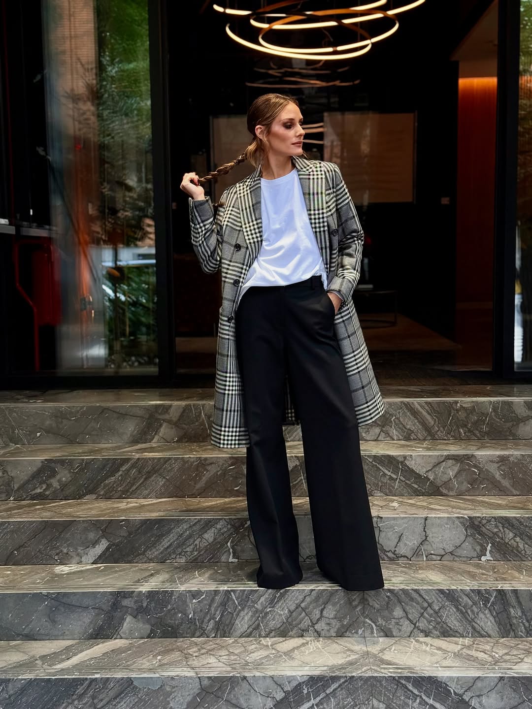 Olivia Palermo بمعطف منقوش