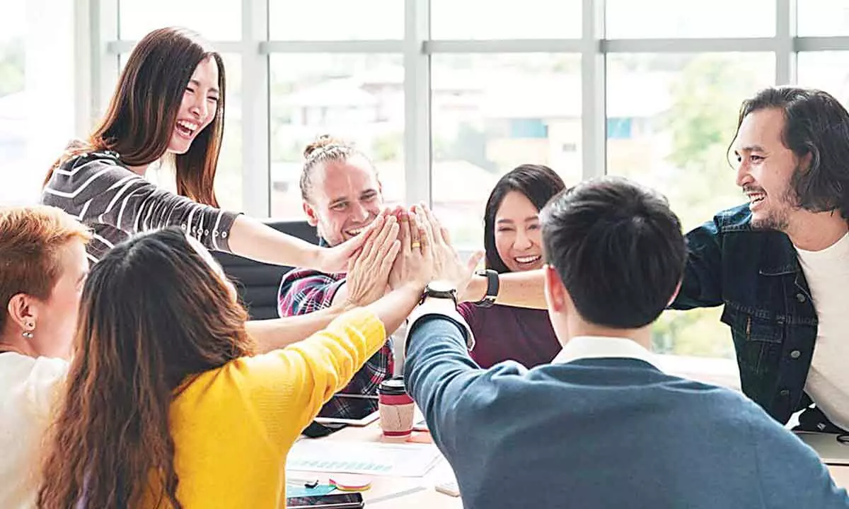 التفاؤل هو محرك النجاح في العمل والأسرة