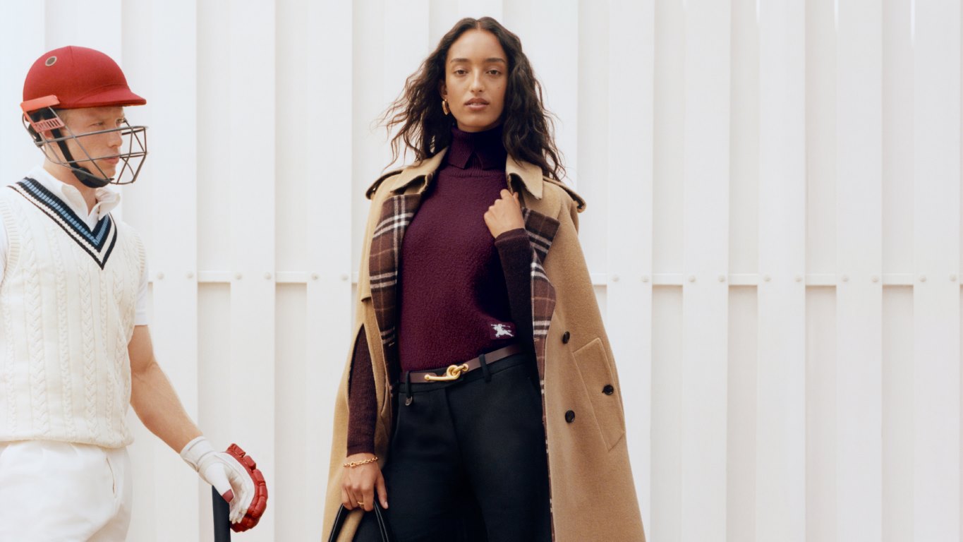 BURBERRY تكشف عن حملة جديدة تكريماً لرموز العلامة الأيقونية وإرثها العريق