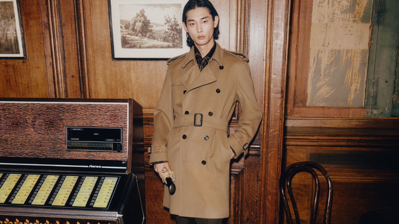 BURBERRY تكشف عن حملة جديدة تكريماً لرموز العلامة الأيقونية وإرثها العريق