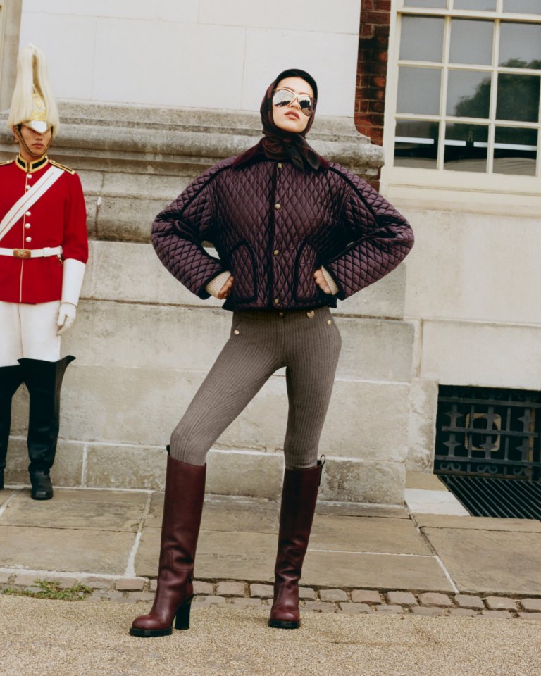 BURBERRY تكشف عن حملة جديدة تكريماً لرموز العلامة الأيقونية وإرثها العريق