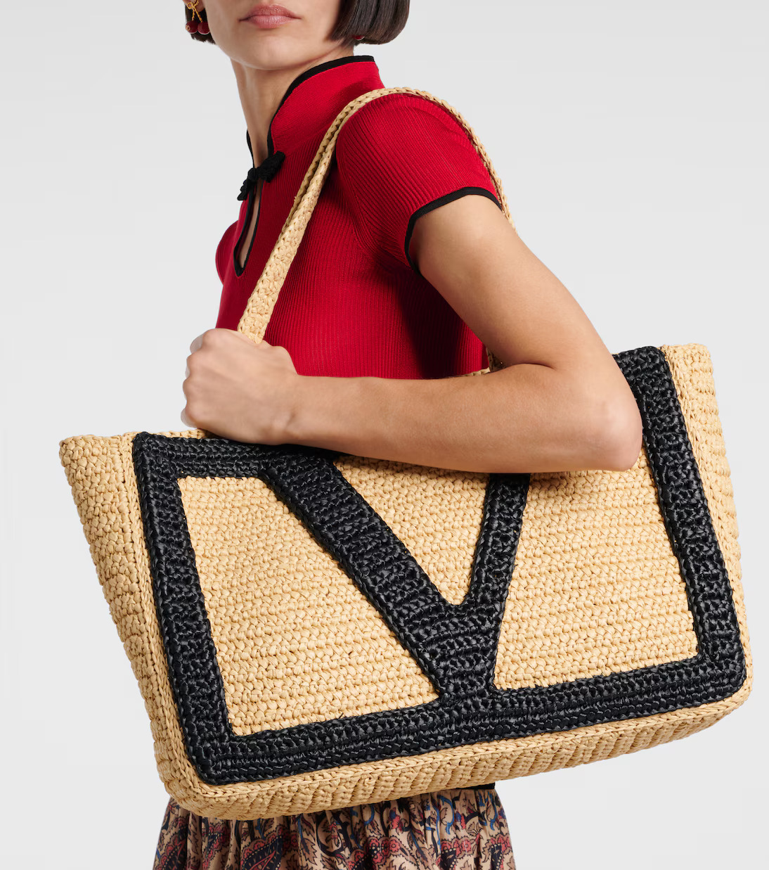 حقيبة Valentino Garavani (الصورة من Mytheresa)