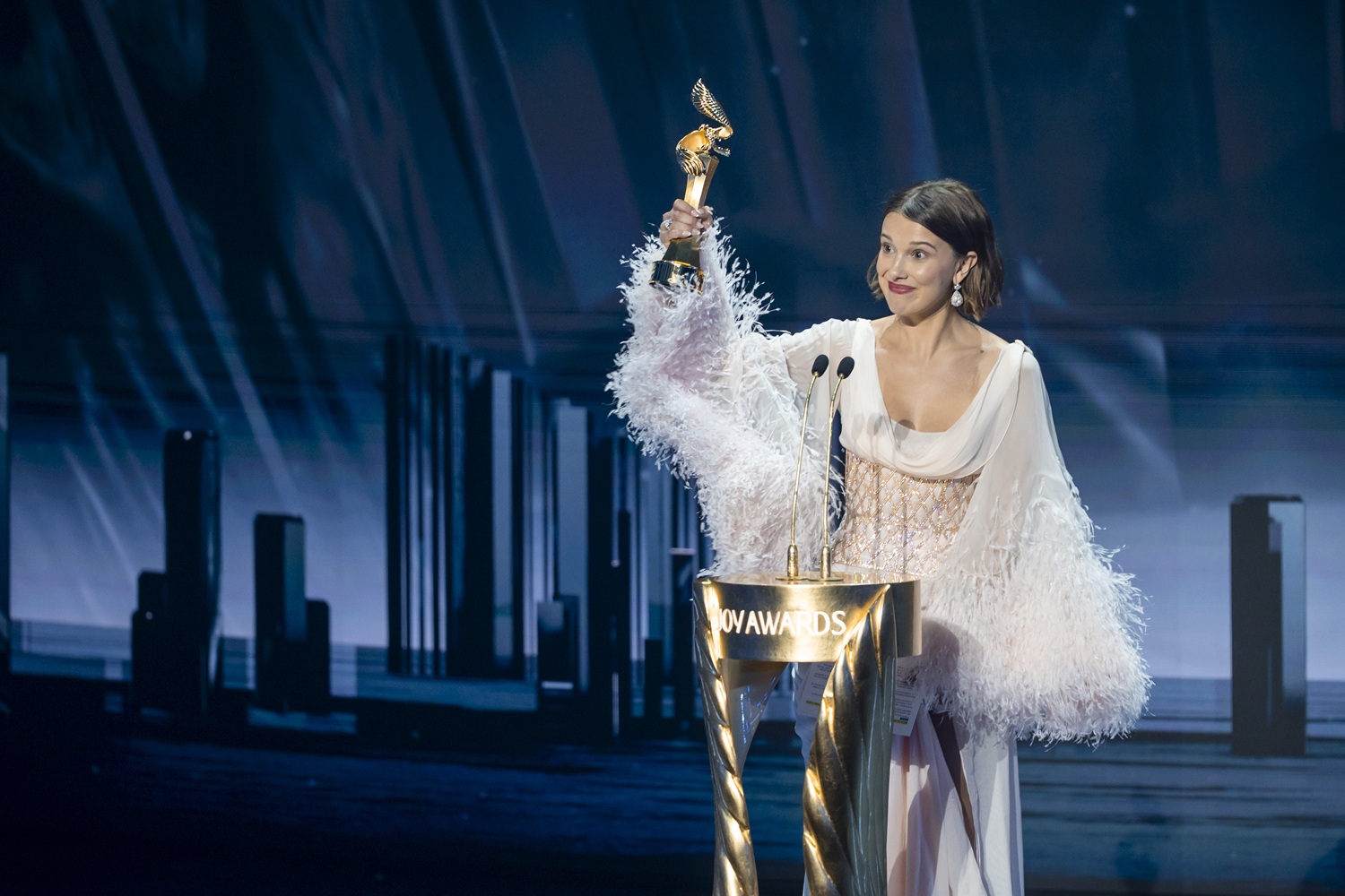 ميلي بوبي براون تفوز بجائزة Joy Awards 2026