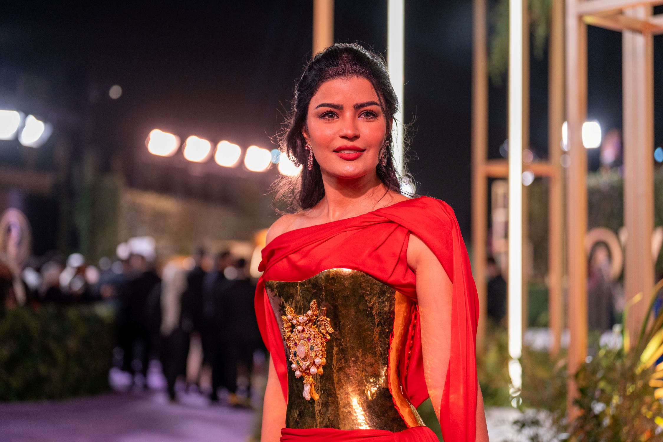 ميلا الزهراني.. وهج "الريد كاربت" بلمسة ملكية