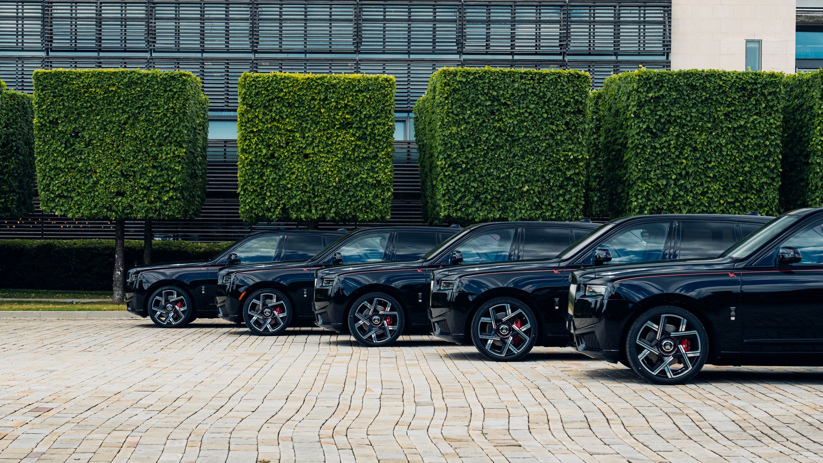 رولز-رويس تكشف عن Black Badge Cullinan 