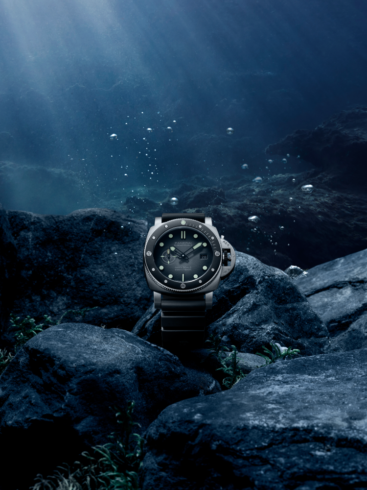 بانيراي تزيح الستار عن ساعة Submersible PAM01756 للغوص