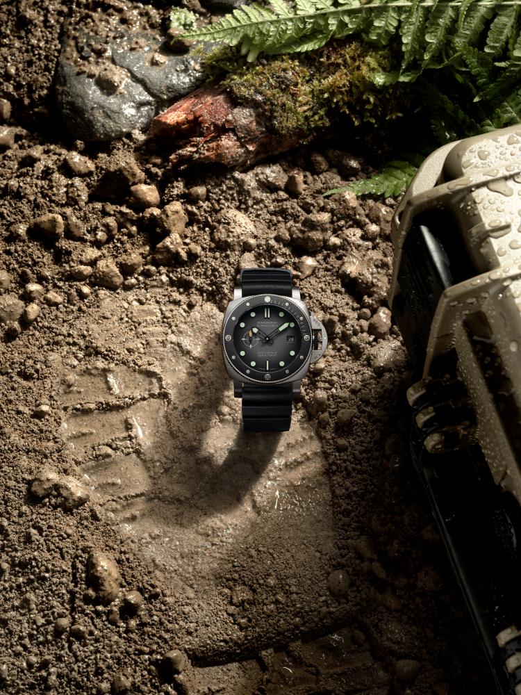 بانيراي تزيح الستار عن ساعة Submersible PAM01756 للغوص
