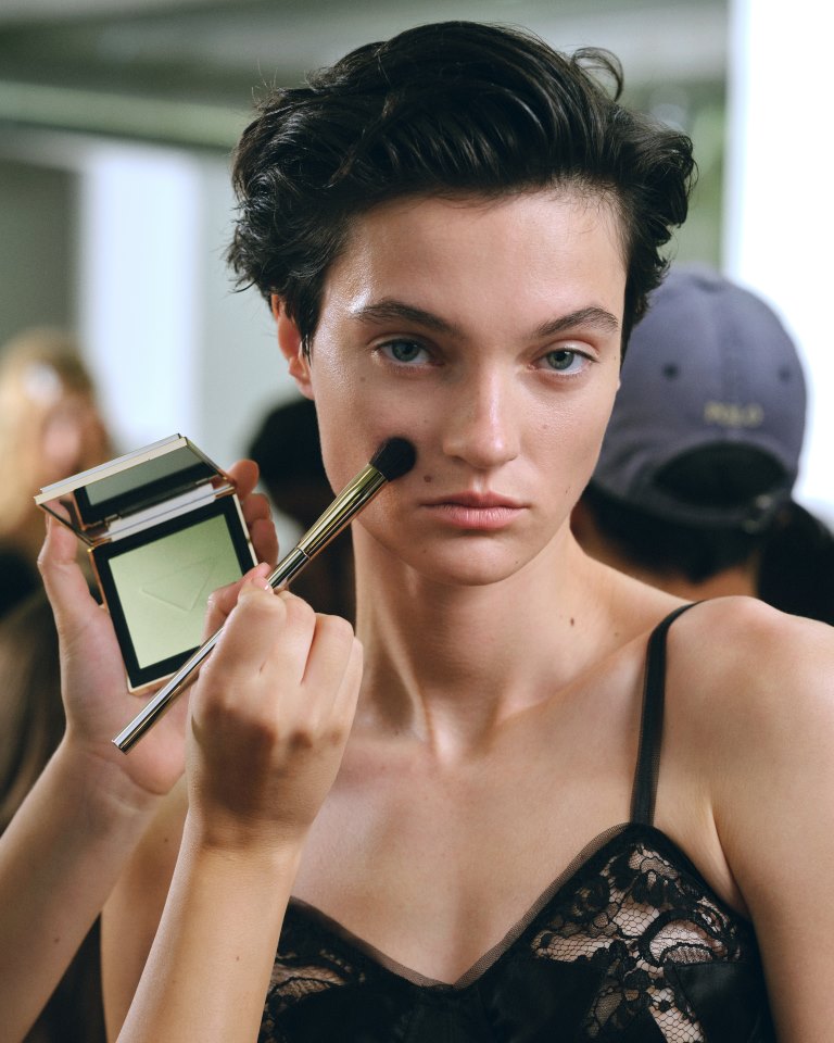 عرض أزياء Prada النسائية لموسم ربيع وصيف 2027