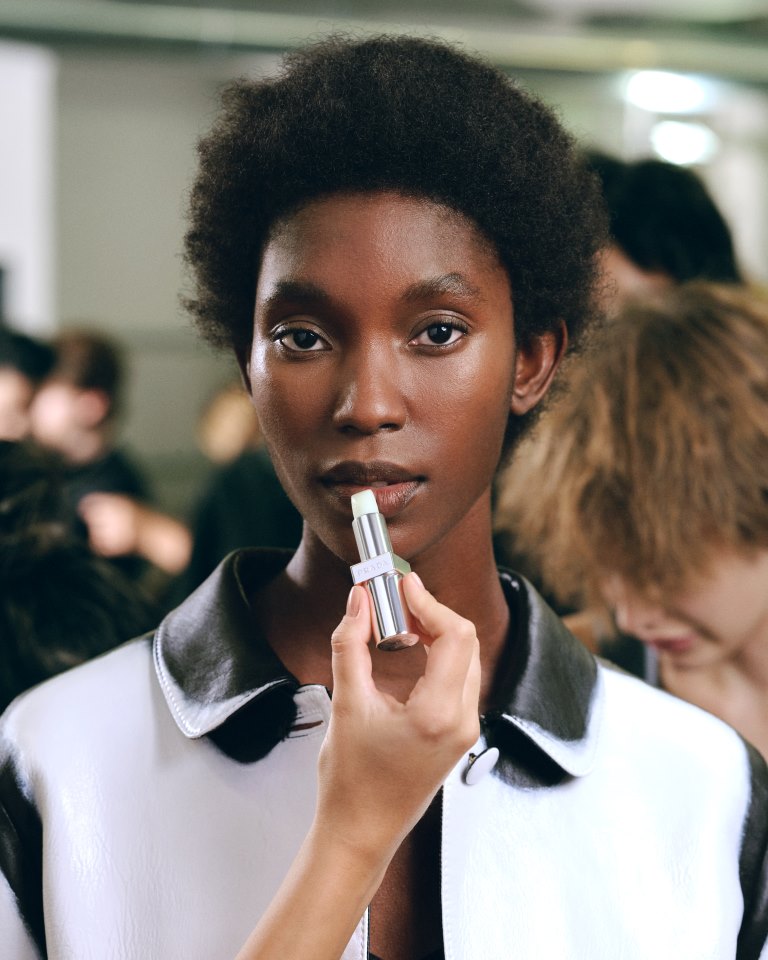 عرض أزياء Prada النسائية لموسم ربيع وصيف 2027