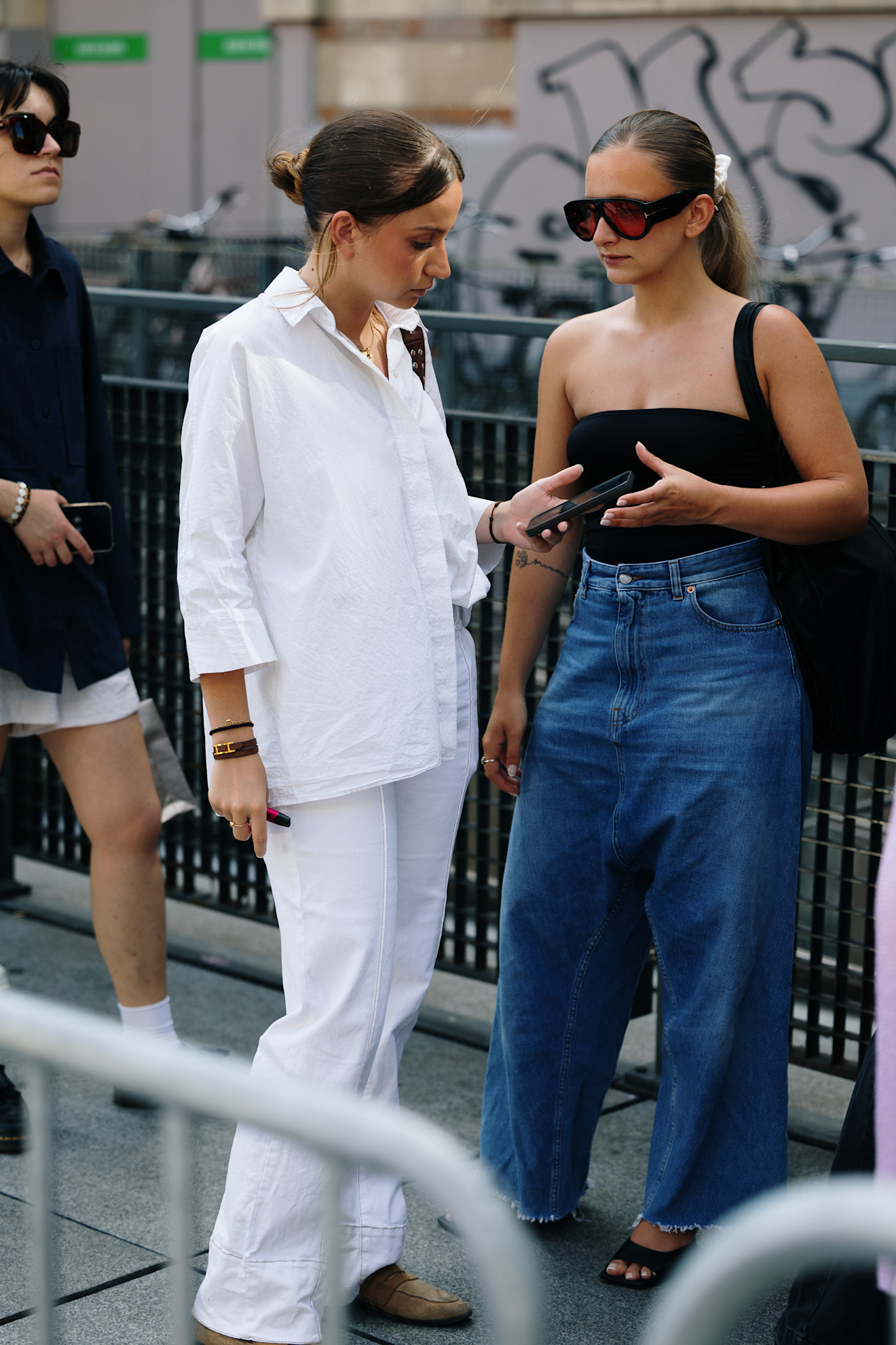 صيحة الـDenim لخريف وشتاء 2025-2026 من Street style