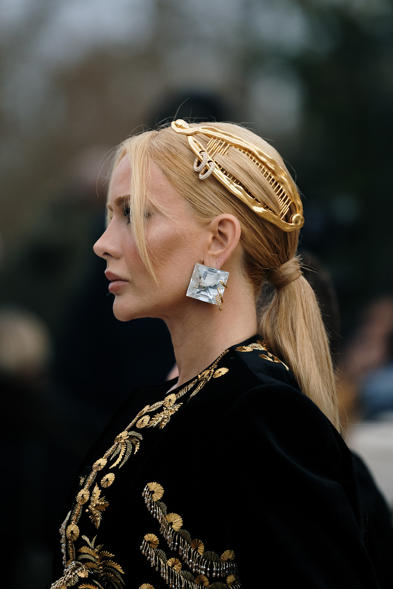 أكسسوارات شعر البكل الهندسية على الشعر