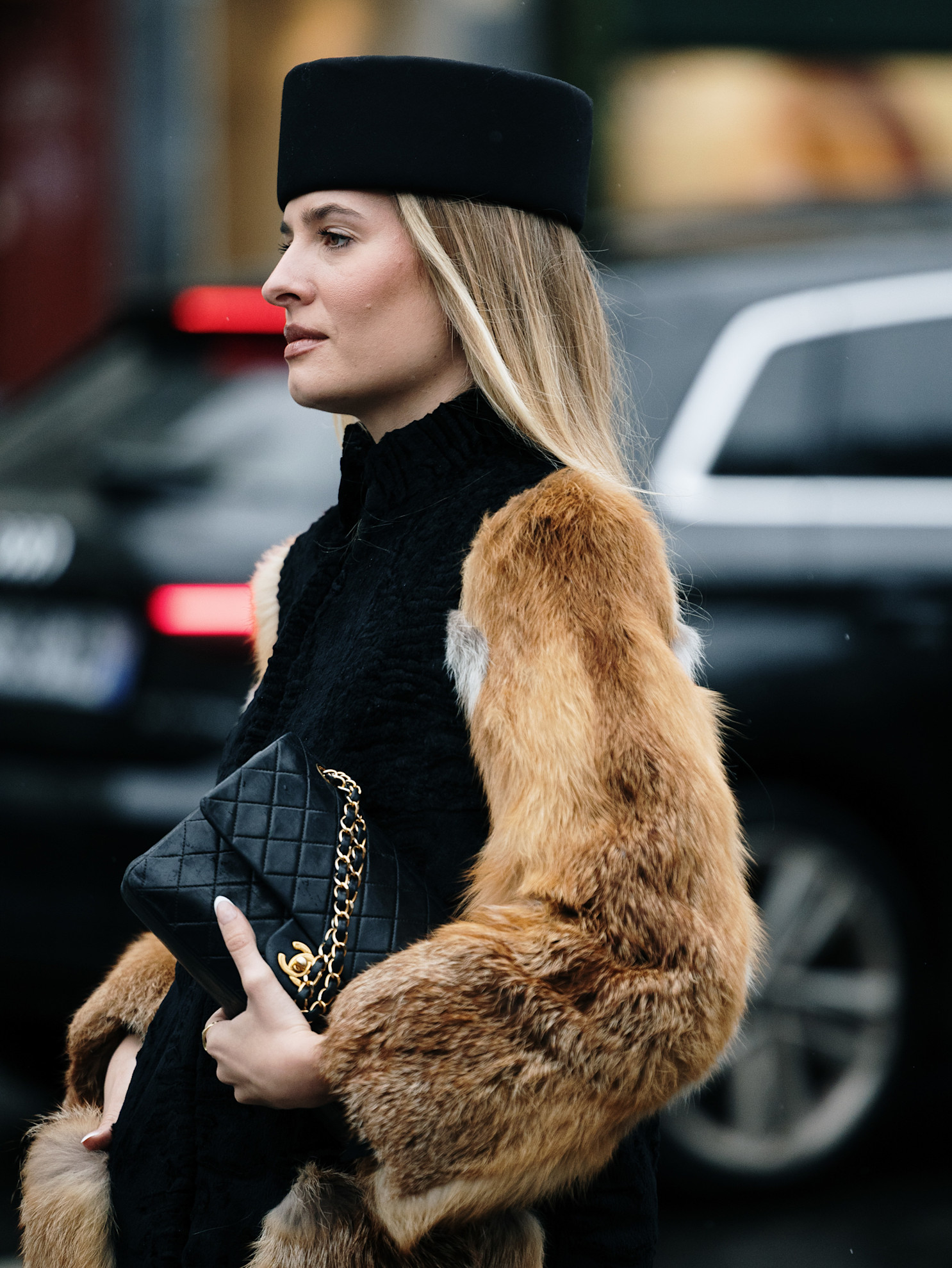 أكسسوارات شعر القبعة السوداء العالية