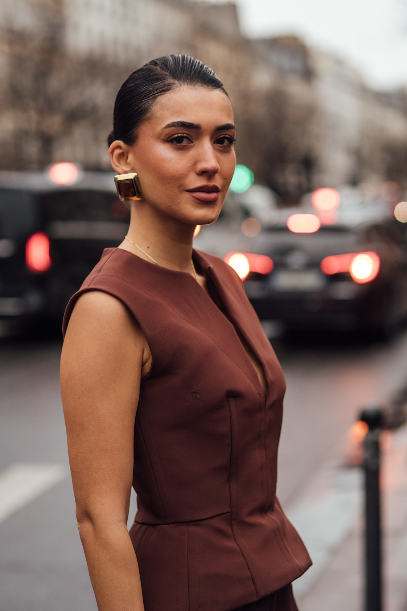 مكياج عيون سموكي بتدرجات ترابية