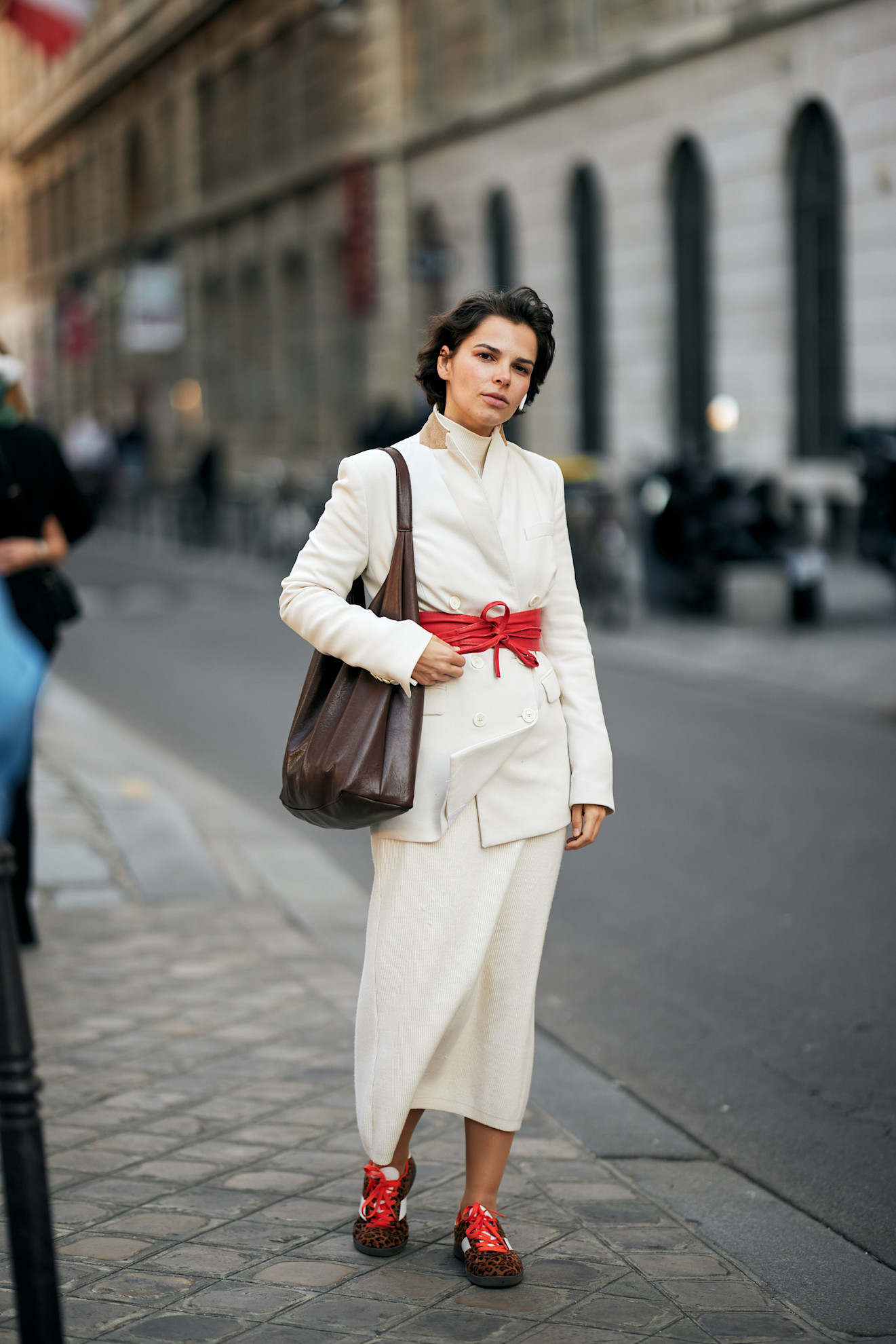 استخدميه كلون أساسي مع القطع او الاكسسارات ذات الألوان الزاهية 