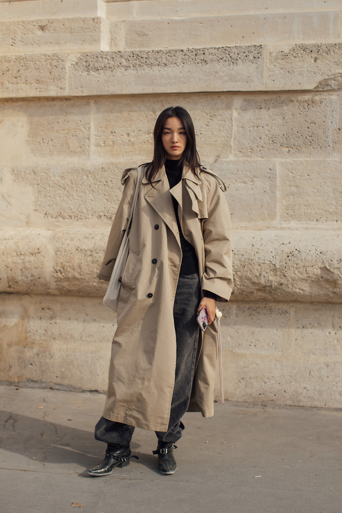 معطف الترانش استثمار ذكي يرافقك موسمًا بعد آخر