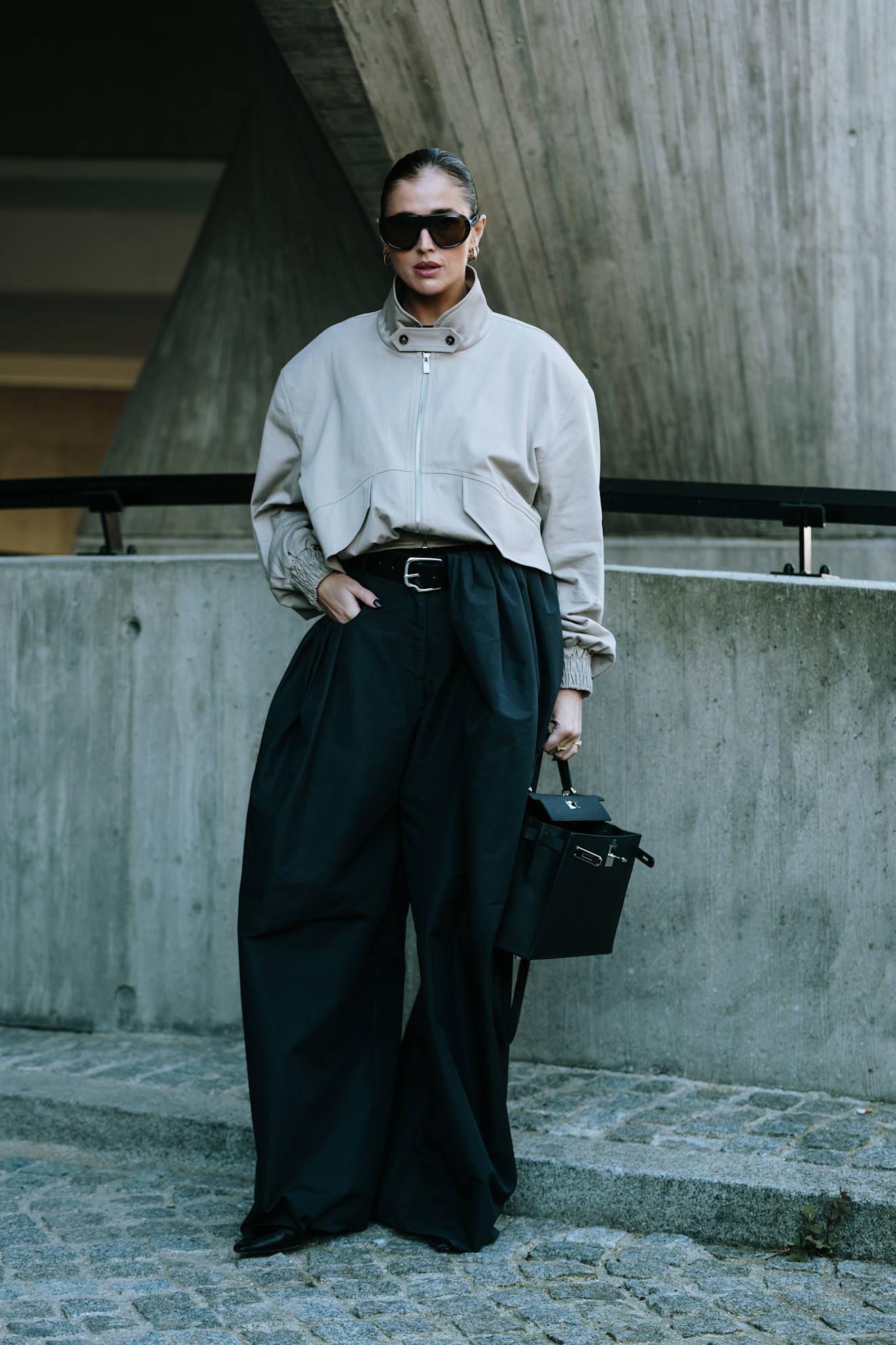 البنطلون العريض لاطلالة عصرية ومريحة