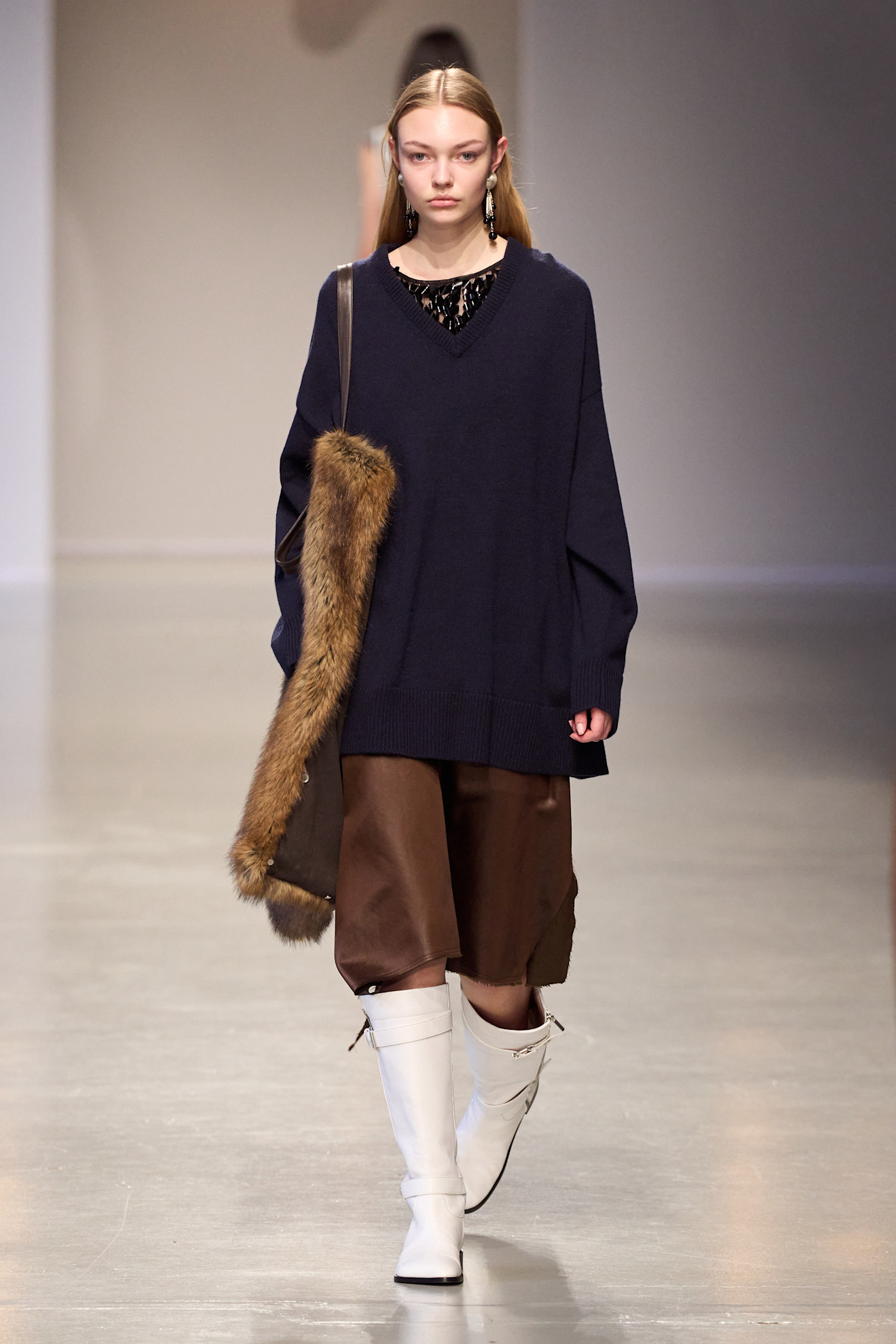 تنسيق اللّون الكحلي