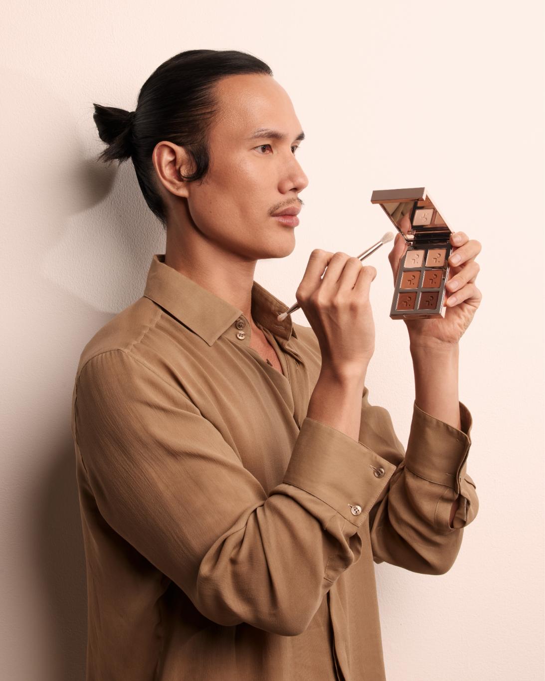 خبير المكياج الشهير باتريك تا